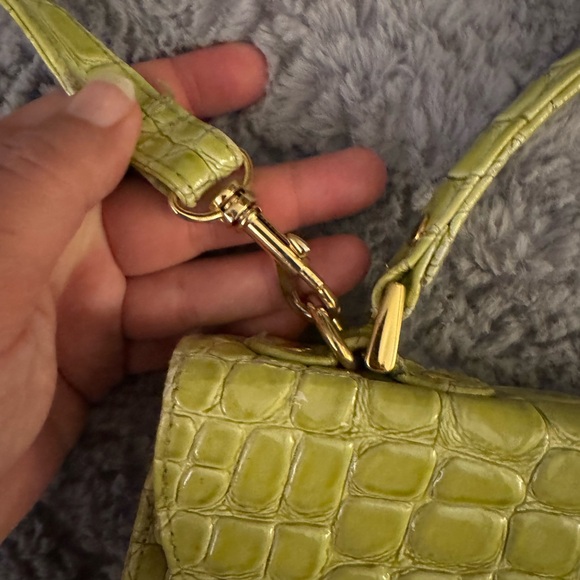 LORD AND TAYLOR Lime Green Crocodile-Embossed Handbag - Picture 13 of 15
